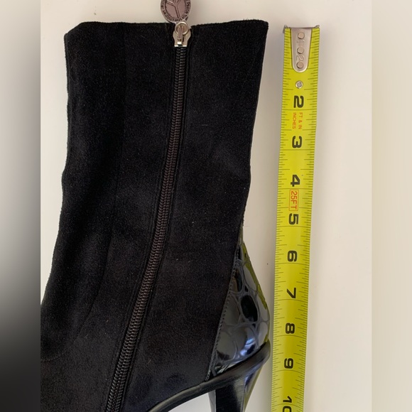 Donald J. Pliner Black Suede Heeled Boots Inside Zipper Size 8 1/2 M Women - Picture 7 of 13